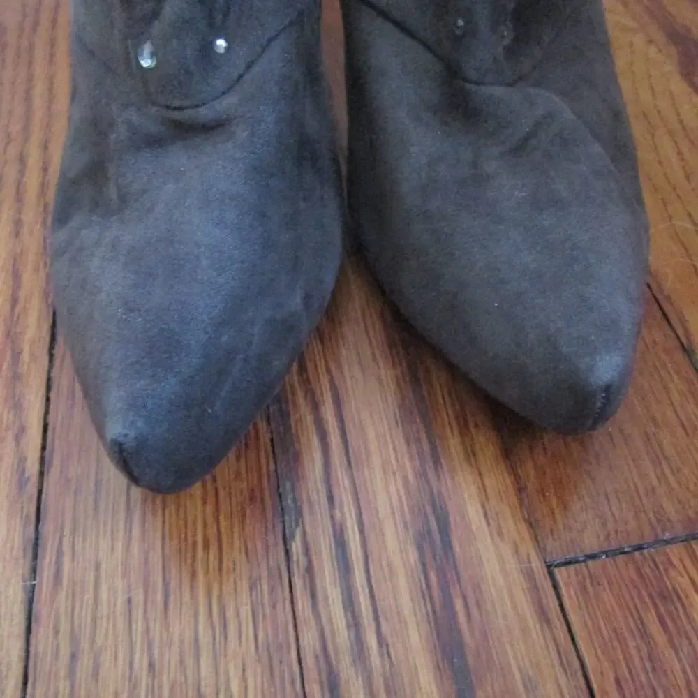 Rhinestone Ankle Booties Gray Faux Suede Heels Size 9 Kathy Van Zeeland